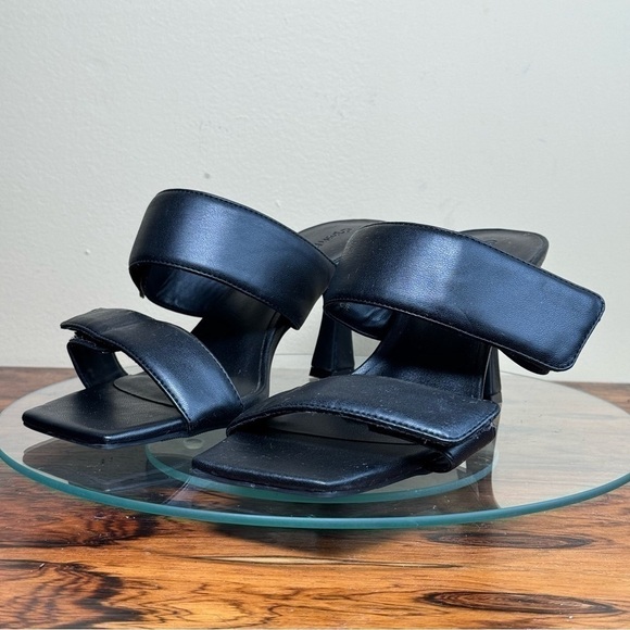 Open Edit Quincy Sandal in black - Picture 5 of 16